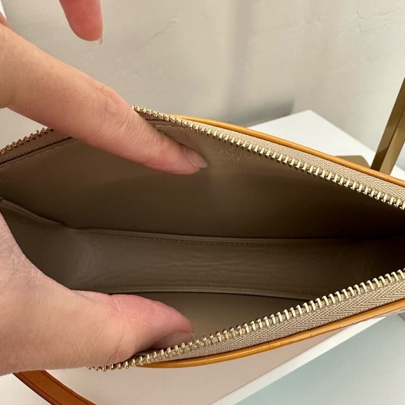 Louis Vuitton Vernis Lexington Pochette Yellow - Picture 9 of 11